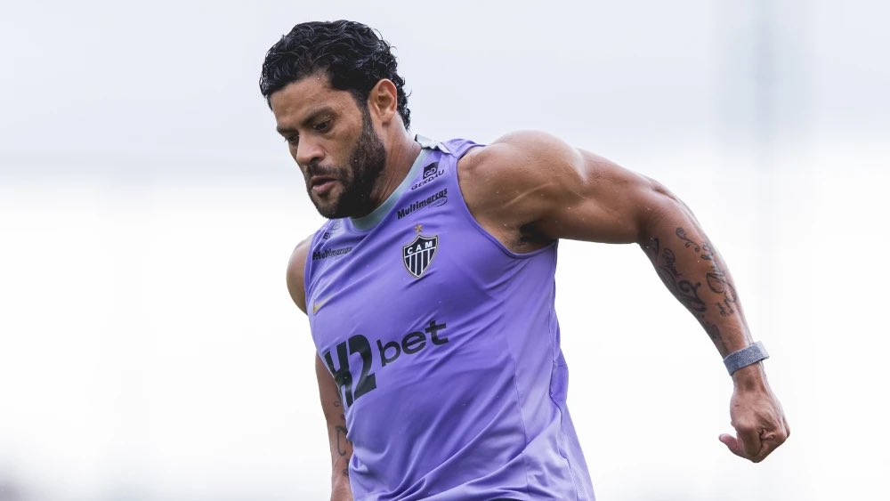 CentralDoCAM's tweet photo. ⚠️ URGENTE!

Por meio do estafe, o atacante Hulk pediu ao Galo a rescisão amigável do contrato com validade até o fim de 2026.

Apesar de acolher o desejo do atleta em defender outra camisa, o Alvinegro entende que, para repor a saída, será necessário ir ao mercado e desembolsar alguma determinada quantia milionária.

Por isso, mesmo que a compensação exigida não seja a total, a expectativa é de que seja um montante satisfatório.

A multa rescisória é de R$ 60 milhões.

🗞️ @itatiaia
📸 Pedro Souza/Atlético-MG