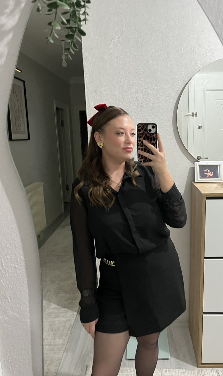 seleenner1's tweet photo. 🖤 https://t.co/c96paH8cEA