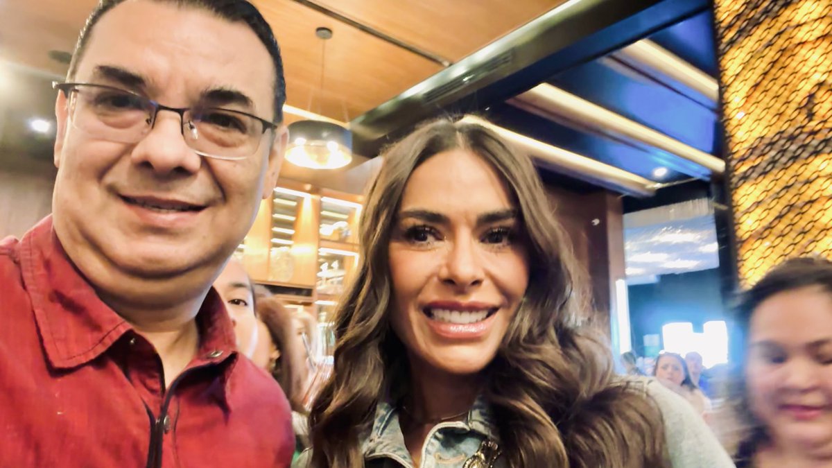 LaR_IdeSaltillo's tweet photo. Lic. Edgar López y @GalileaMontij_  @GalileaMontijo bendiciones 🙏🙏☺️☺️🥰🥰👍🏻👍🏻 https://t.co/zxpjPTj2VR