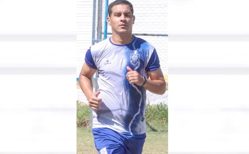 SomosVsSports's tweet photo. #VsSportsRadio | "Marcos Caballero convirtió el gol con el que subimos a Primera"

"Por actualidad Alex Arce, llegó a la selección"

"Pablo Zeballos, uno que también dejó su huella"

📲Héctor Melgarejo, pdte. de Ameliano, sobre los jugadores icónicos de la "V Azulada".

#somosvssports #FutbolPY2026