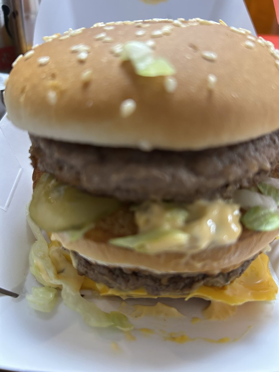 オヤツの倍ビックマック。 ビッ、まで入力してビットコインが先に変換リコメンドに出るのはどーなのか。 #相互フォロー #フォロバ #マクド #マクドナルド