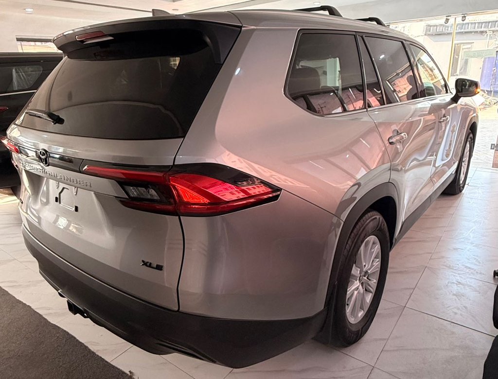 ardocars_'s tweet photo. 2024 Toyota Grand Highlander blends comfort, power, and sophistication. 
With a sleek Silver Exterior, 
Luxurious black interior, 
Smooth automatic transmission, and a reliable six-cylinder engine, 
Every journey feels first-class.

Call or DM Ardo Cars: 08113890407 https://t.co/oppiRkVuoS