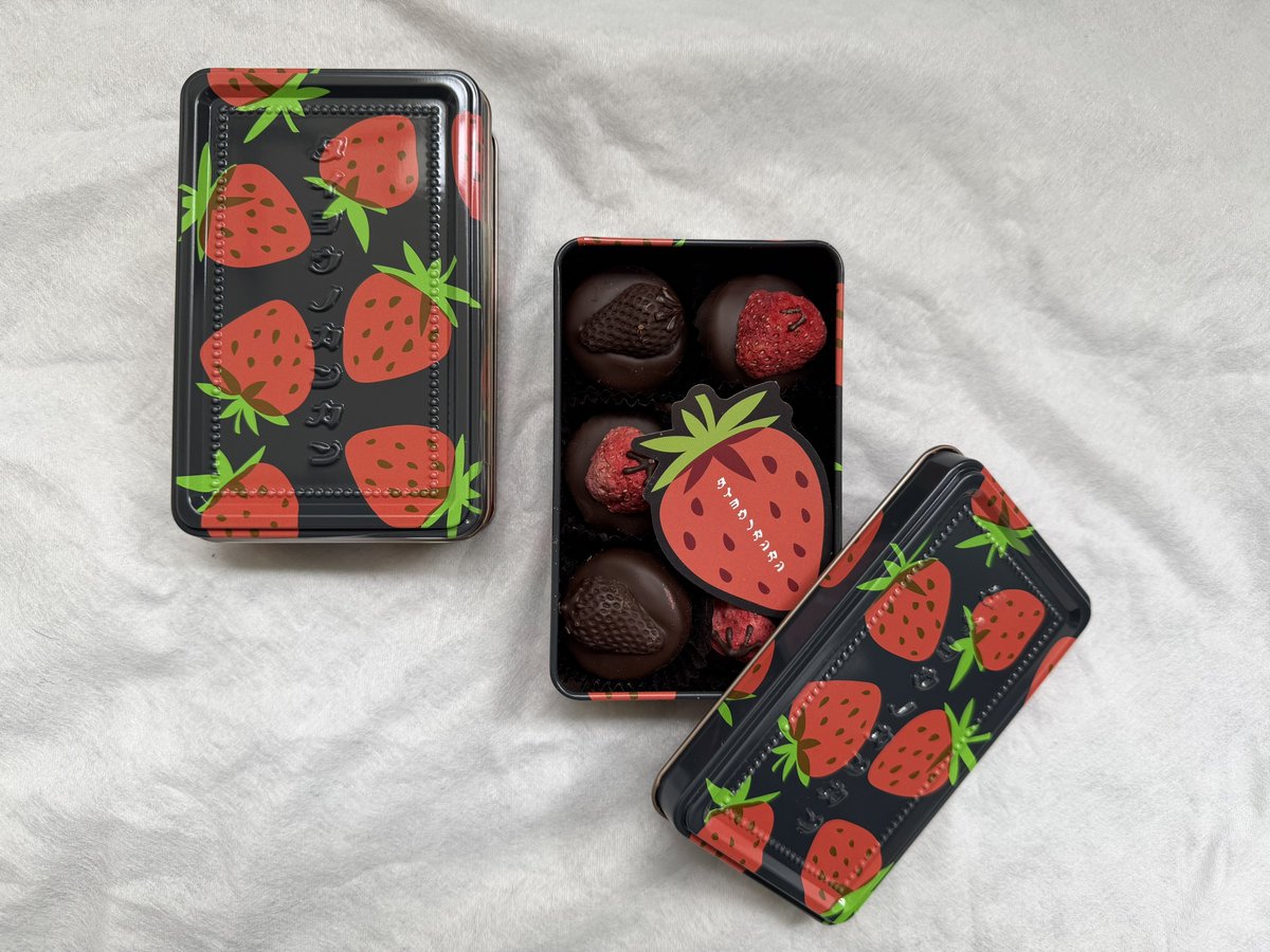 昨年も缶が可愛くて買ったいちご缶🍓 店頭販売わからんかったから