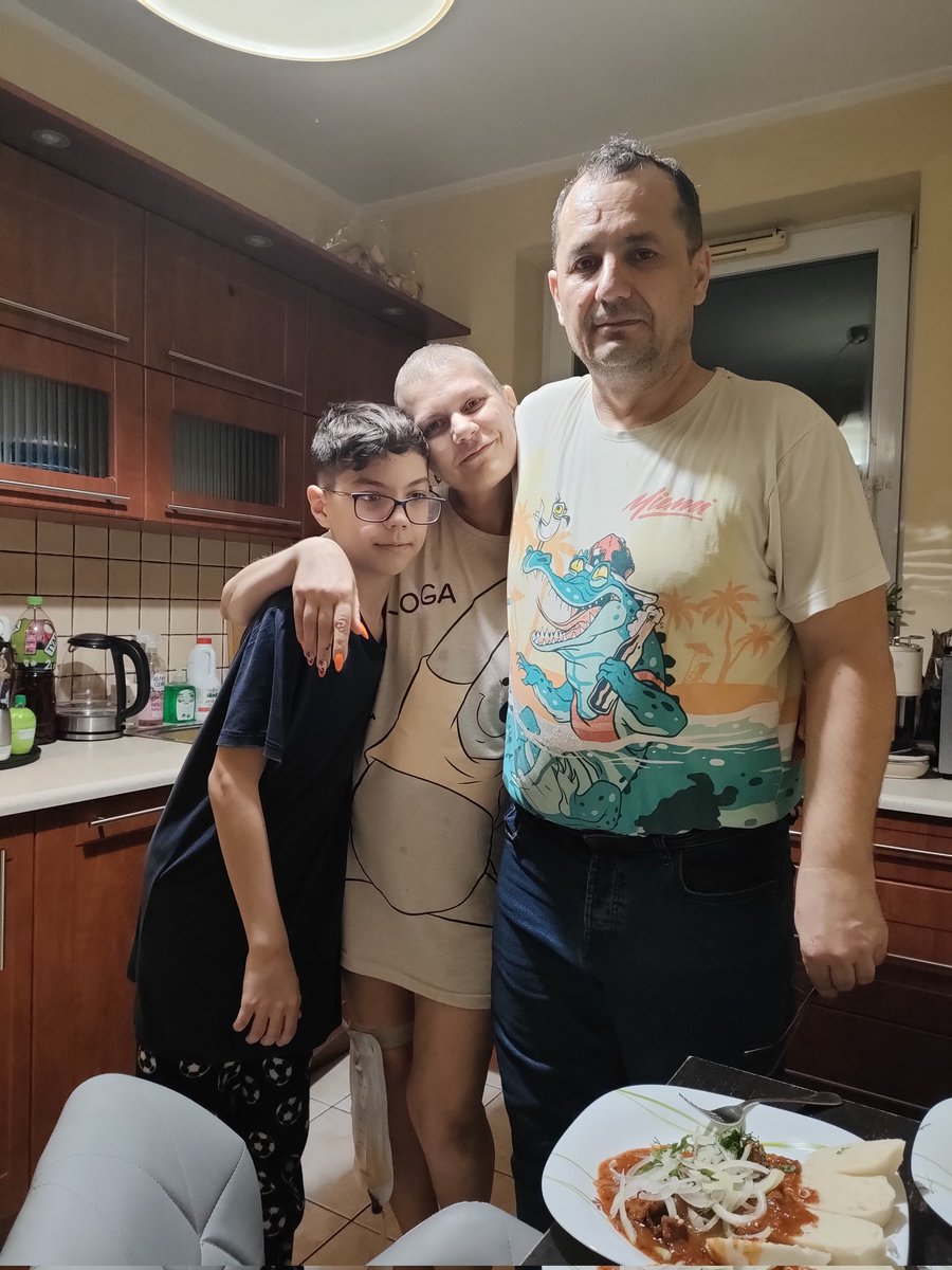 GLesyao's tweet image. Большой тред о Надежде Нырцовой, которая борется с неоперабельным раком 4-ой стадии в эмиграции, и о её замечательной семье.

x.com/emigrantola/st…