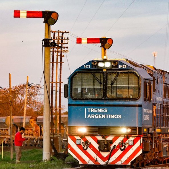 clarincom's tweet image. EN UN AÑO LAS EMPRESAS QUE EL GOBIERNO QUIERE PRIVATIZAR PASARON DE SUPERÁVIT A PERDER PLATA

Las ocho empresas públicas incluidas en el plan de privatizaciones pasaron de un superávit conjunto a un déficit un año después. Entre el tercer trimestre de 2024 y el de 2025 pasaron de…