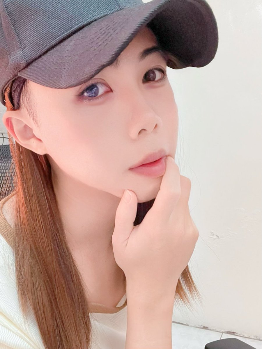 Red31836219's tweet photo. 這樣的距離，你的心跳還算穩定嗎 #AI美女 #偽娘 https://t.co/YucELV19gS