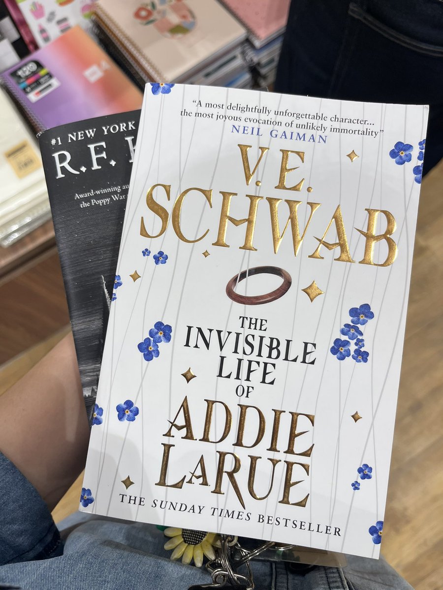 hiromiiyaa2's tweet image. Lf interactive moots ! ~ I’m Hiro  
not new to #studytwtph #studytwt #lifetwt #archivetwt #booktwt #booktwtph

     ★ not a minor | +63
     ★ freshman 
     ★ loves — music, books, and kpop (mostly svt &amp;amp; plave)

↺ or ♡ to be mutuals!