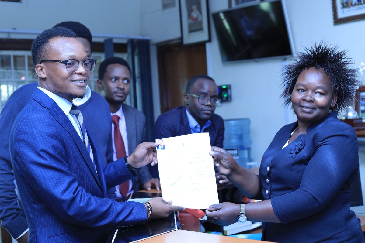 BosireEsq's tweet photo. Yesterday evening, I officially presented my nomination papers for the position of General Member Representative to the LSK Council.

#BosireforrCouncil 
#TheBoldBosireforaStrongerBar 
#GeneralMemberRepresentative https://t.co/NX4xkrT08Y
