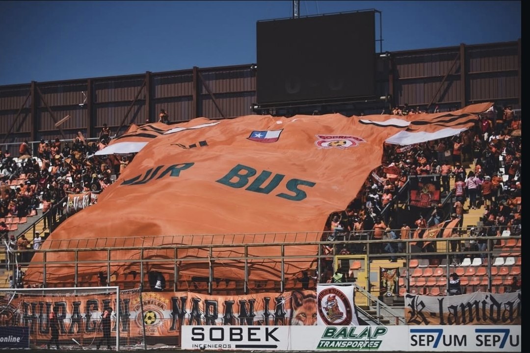 JaviCobreloa's tweet photo. Felices 49 años a mi zorro querido, un equipo que nacio con los huevos bien puestos y una hinchada que no tiene nada que envidearle a ninguna, cobreloa es su gente, este año es nuestro 🧡🖤 https://t.co/nH4iabg0MM