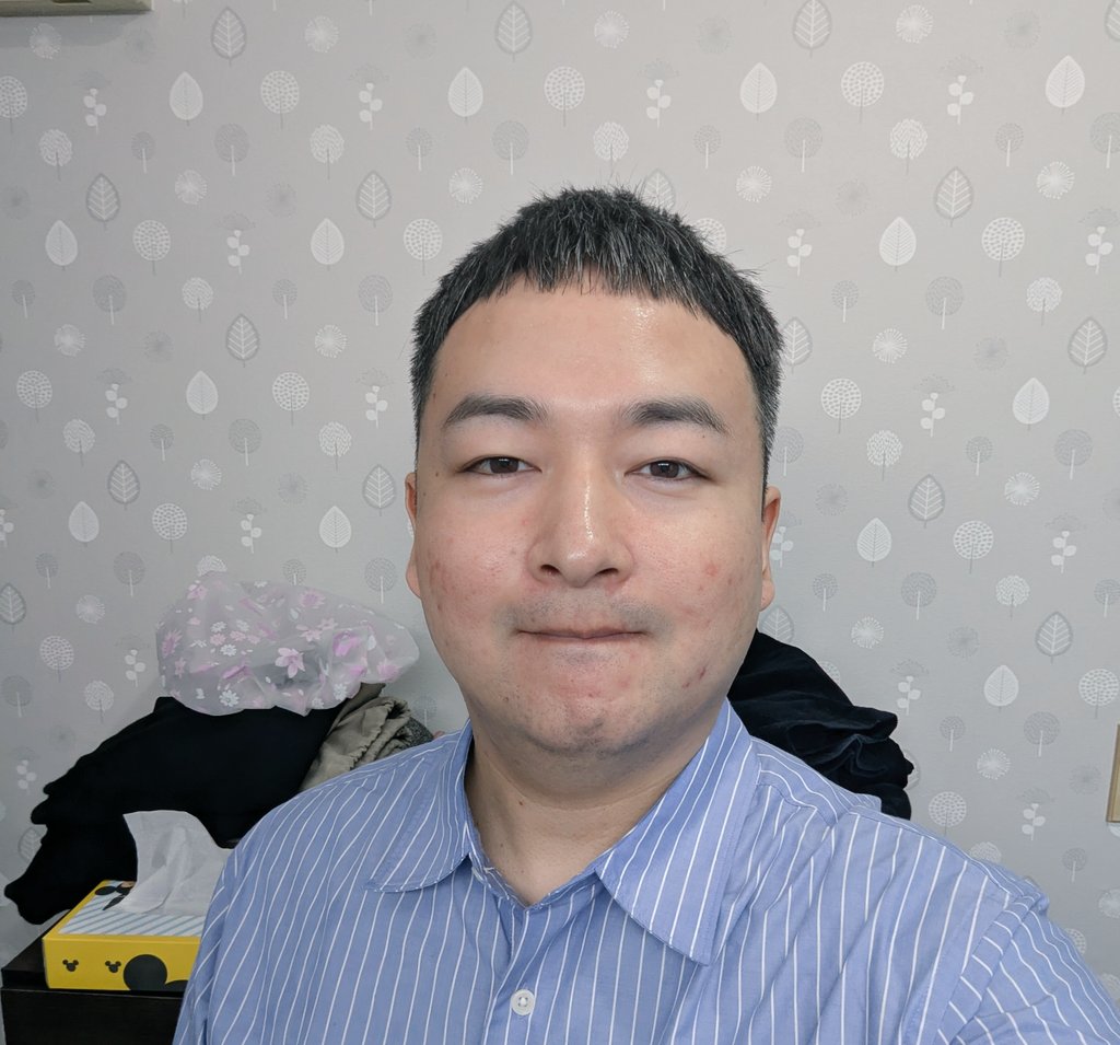 可愛く盛れたけど、後ろの物達が邪魔…笑