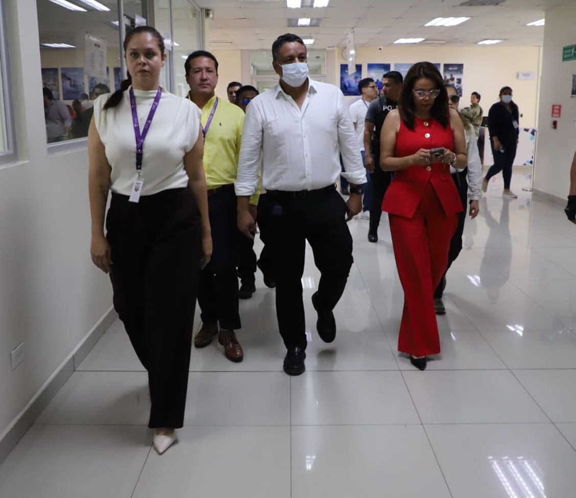 🏥 Coordinadora <a href="/DraGabMerino/">Dra.GabrielaMerino</a>, participó en reunión de trabajo junto a Secretaria de la Administración de <a href="/Presidencia_Ec/">Presidencia Ecuador 🇪🇨</a>, <a href="/CynthiaGelliber/">Cynthia Gellibert Mora</a>; <a href="/goberguayasec/">Gobernación del Guayas</a> José Arévalo. Con la finalidad de coordinar acciones que fortalezcan los servicios de <a href="/Salud_CZ8/">Coordinación Zonal 8 🇪🇨</a>.

#ElNuevoEcuador