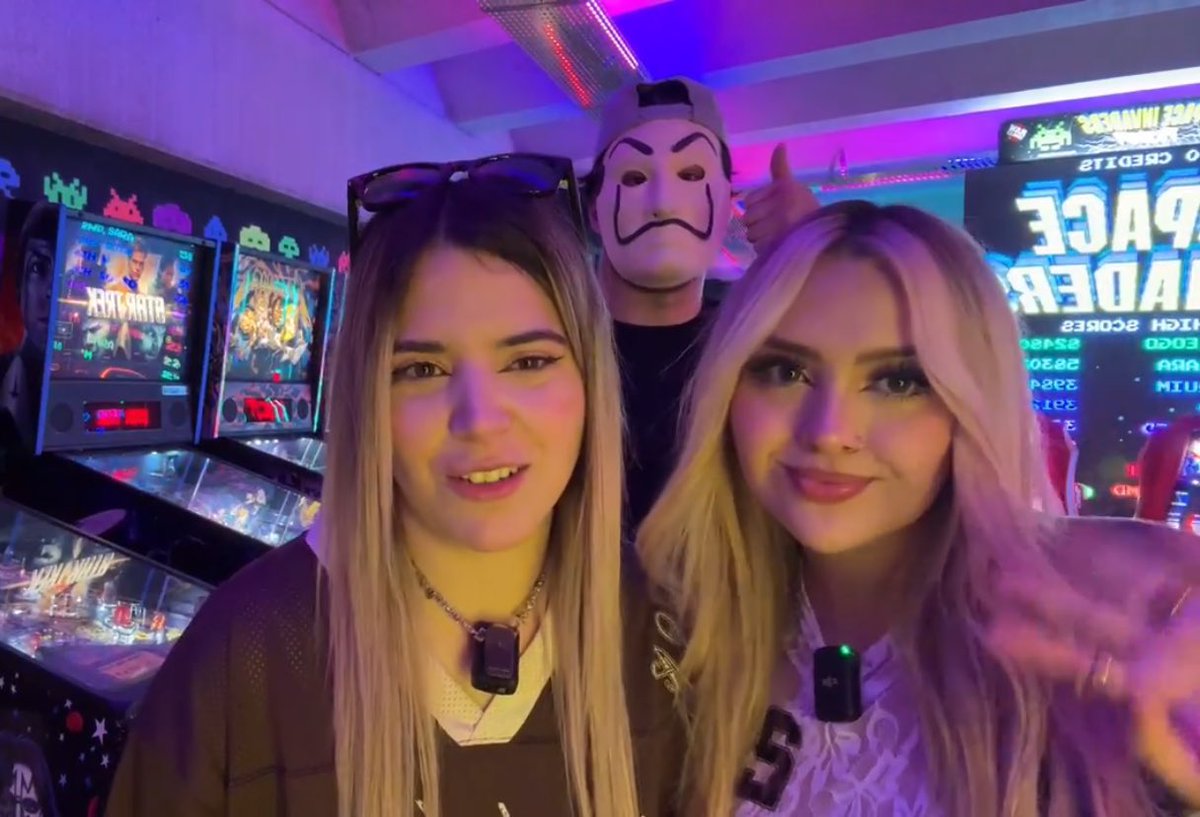 produpdatess's tweet photo. Gracias por acompañar a produ, rivers y ari en este stream tan deli desde 🇧🇷🫰🏼 https://t.co/YjGy45nqwX