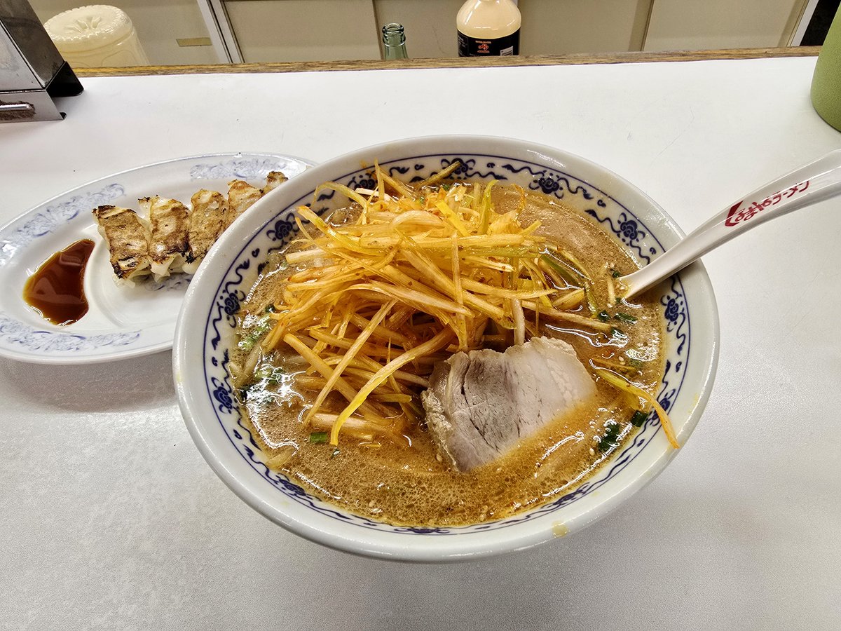 新年のくるまや詣。
本年もよろしくお願いします。

ねぎみそラーメンと餃子を食して元気に市内各地を歩き回る。くるまやラーメン清瀬店はいつも最高です。

そして新井薬師へ…
#清瀬 #清瀬市 #くるまやラーメン