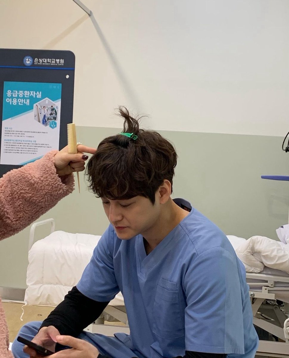유므또 tweet media