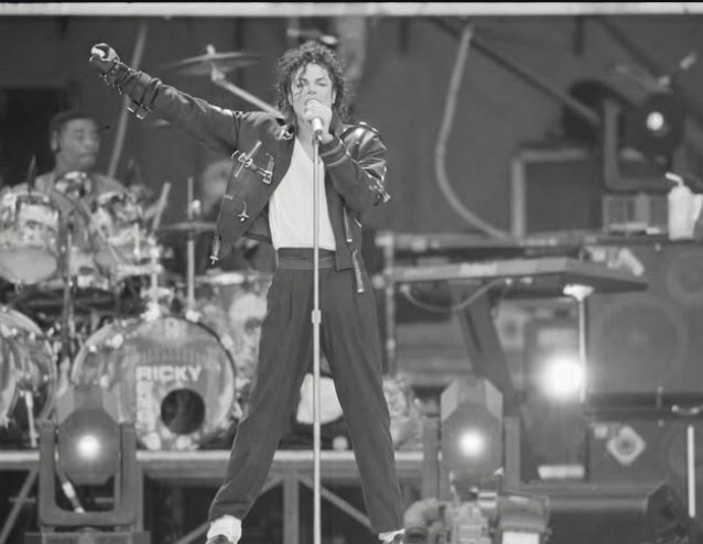 ElifDemirtas191's tweet photo. Beautiful Photos 📸
Michael Jackson rehearsing " Bad &amp; The Way You Make Me Feel " Dangerous World Tour in Munich, 1992 https://t.co/MEtOwmR5t7