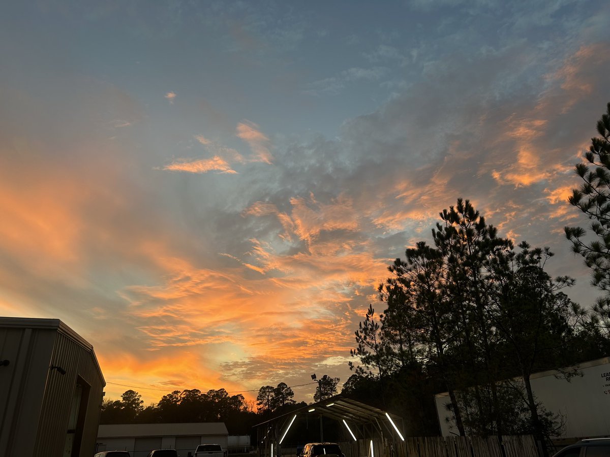 nwfltracking's tweet image. Sunset in Brewton, Alabama tonight 

@rzweather