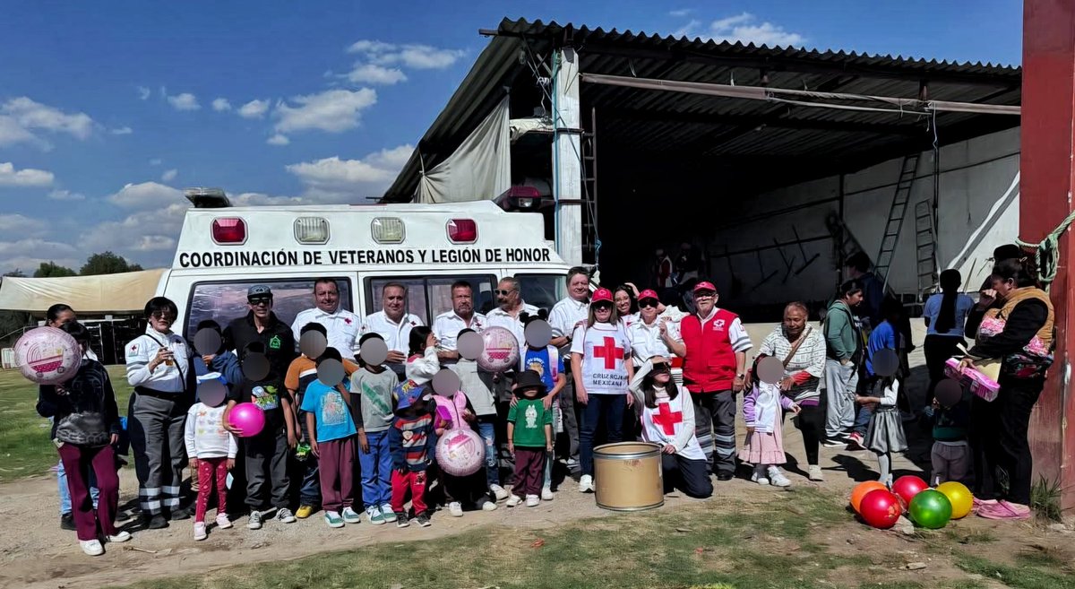 pepelemini's tweet photo. 👏 #BuenasNoticias | Como cada año, la Coordinación Local de #Veteranos de @CruzRojaPuebla brinda ayuda a los #ReyesMagos al regalar sonrisas a cientos de niñas y niños.

👑⛑️ Este 2026, las y los voluntarios de esta Institución Humanitaria entregaron juguetes en #Cuautlancingo. https://t.co/n1ZmvUjFLJ