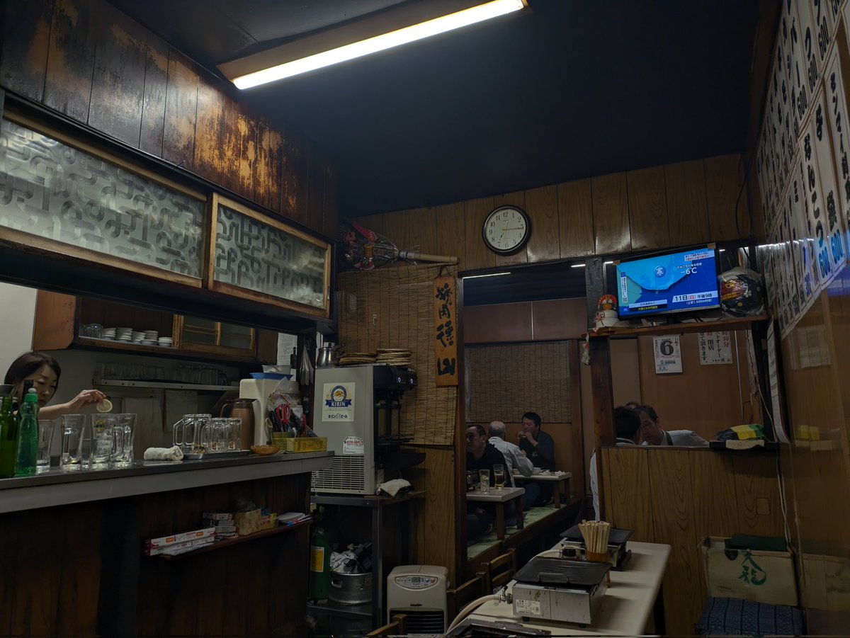 昨夜は南信州在住の友人の退勤時間に合わせて、焼肉の街･飯田を代表する老舗｢徳山｣さんで豪遊。下伊那ならではのマトンと牛モツ(黒モツ)は絶品だった。こんなに素晴らしい文化が故郷信州に根付いていることに改めて誇らしさを感じつつ、ここで暮らす友人が心から羨ましくなった。