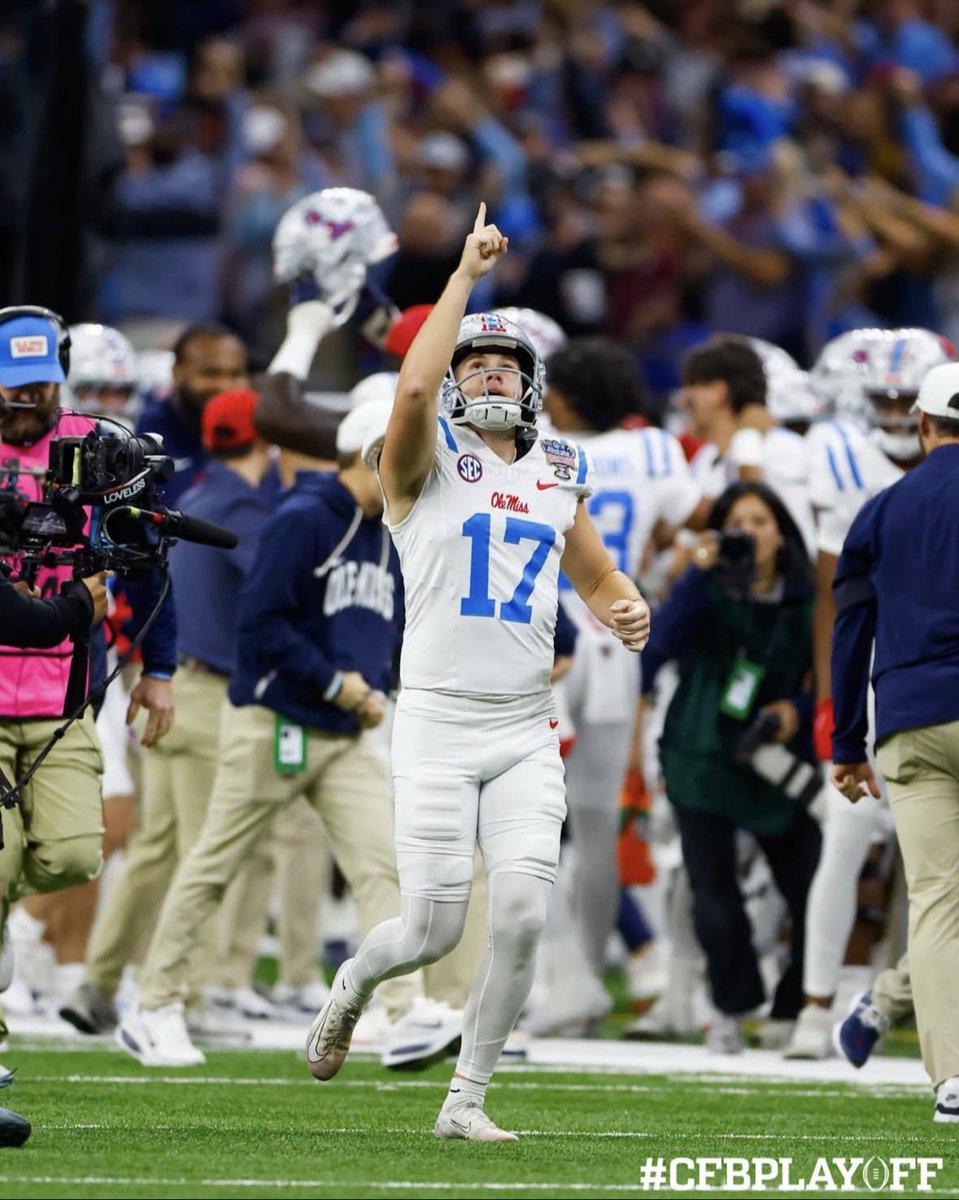 Slash Football Feature 🏈 tweet media