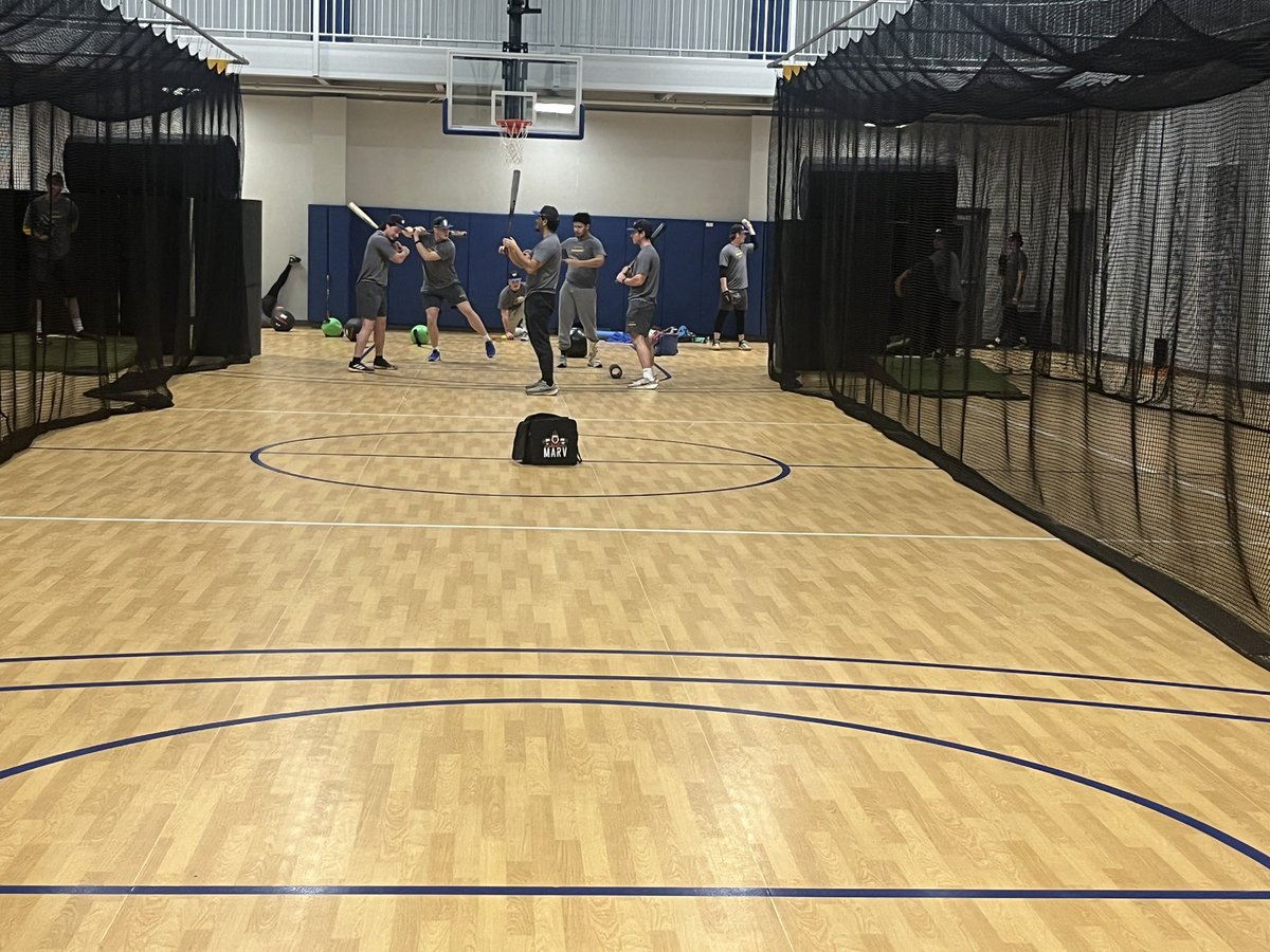 MidwayUBaseball's tweet image. Live’s &amp;amp; Lift’s 💪🏻

Another day of getting better and counting down the days! 

#Team10 #ROOTS