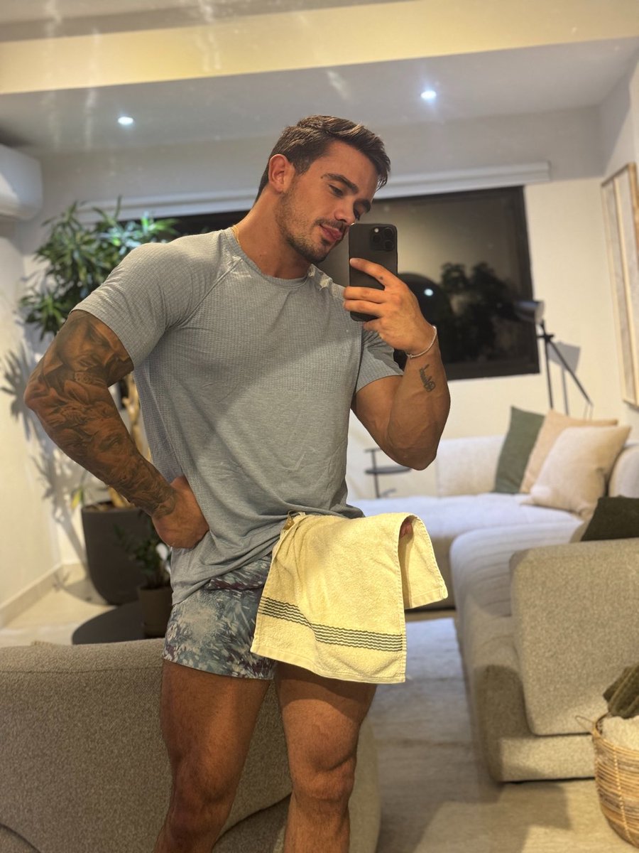 BREAKING_SPADES's tweet image. Want to see a magic trick,chère?