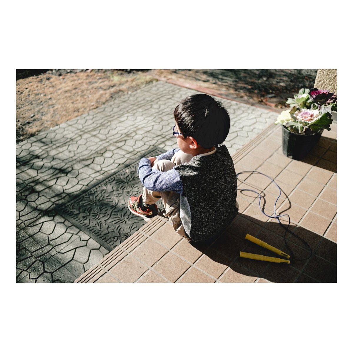 AIで好きな画像が作れるからこそ、画像と記憶とが結びつく「自分で撮った」という体験がAIに頼らない写真やカメラ文化を加速させるのではなかろうか。
などと考える。