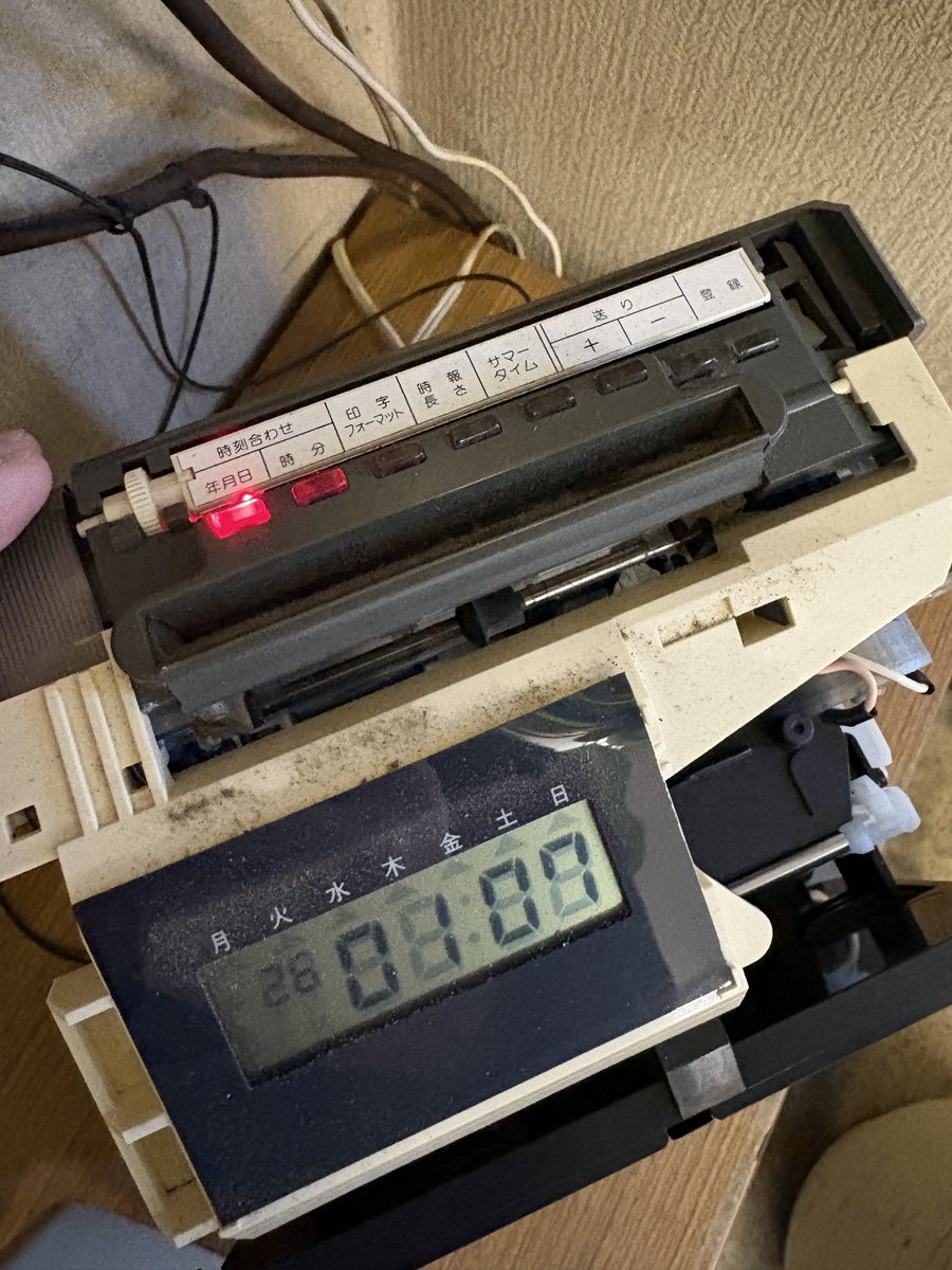 yamatomokkunn's tweet photo. 工場のチャイムを制御する謎の機械が壊れたんだけど、Geminiに相談すれば直せてしまった。ありがたや🙏 https://t.co/LXFPmdSuNZ