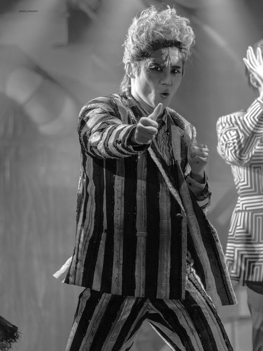 txrxntxllxgrx's tweet image. 260106 뮤지컬 비틀쥬스 커튼콜

여러분은 비틀쥰스의 쌍따봉을 받았습니다
따봉가득한 새해되세요👍👍