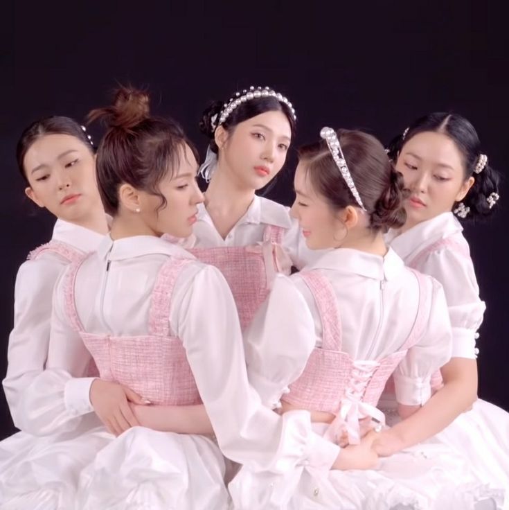 silkswans's tweet image. ⠀
⠀⠀  ⠀ ⠀𝝑𝝔⠀⠀swan⠀⠀!!
⠀⠀she / her⠀⠀21⠀⠀shedtwt dni
⠀⠀ow, kpop ⠀e⠀ books, movies
⠀⠀✚ ˳⠀ #owtwt  #moothunt #promotwt #kpoptwt #reveluv ⠀❜
⠀ ♡ ノ ↺ to be moots + strawpage bfy please ♡
silkswans.straw.page
⠀