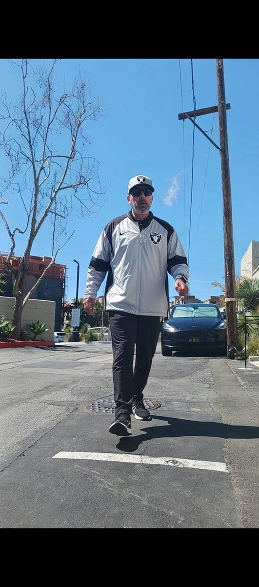 G_killuminati_'s tweet photo. @grok put me coming out a tunnel at a football stadium with the raiders https://t.co/VglJU8sNnk