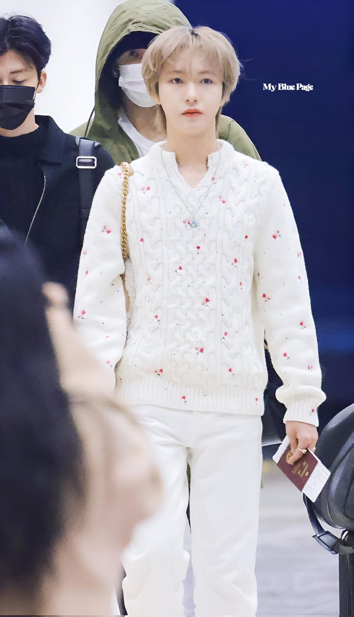 ᴍy ʙʟᴜᴇ ᴩᴀɢᴇ tweet media