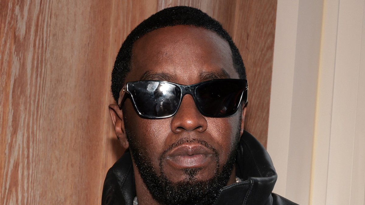 TMZ's tweet image. #Exclusive 😳 Diddy's employees complain they're not getting paid while he's in prison.

Details: tmz.me/nmDr5NJ