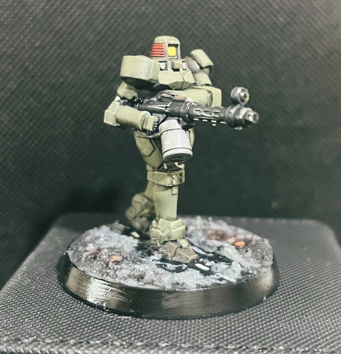 ATB_Atlas's tweet photo. I painted my first Gundam Assemble mini! The OZ-06MS Leo! my mini painting and gundam obsessions have merged and quite frankly, i’m in danger. 

#art #minipainting #gundam #gundamassemble #gunpla #oz #leo https://t.co/vPODP7tV27