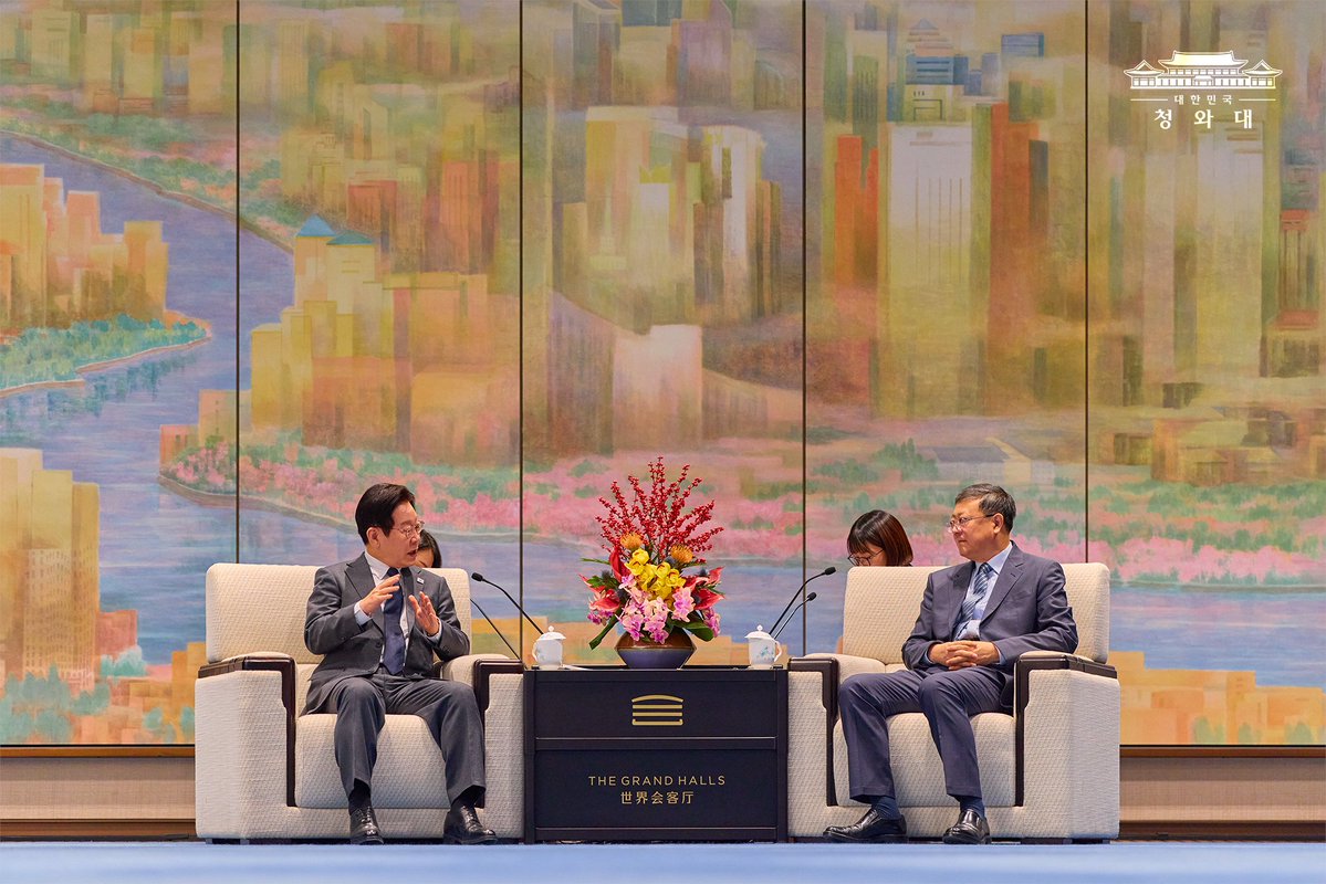 한중 관계 발전의 역사적 중심지이자 양국 교류의 관문, 상하이에서 천지닝 당서기님을 만났습니다. 서기님과 상하이 시민들의 따뜻한 환대에 깊이 감사드립니다.

상하이에는 빼앗긴 국권을 되찾으려 함께 노력했던 양국의 역사가 오롯이 녹아 있습니다. 한중 역사에 깊이 새겨진 연대의 기억이 양국