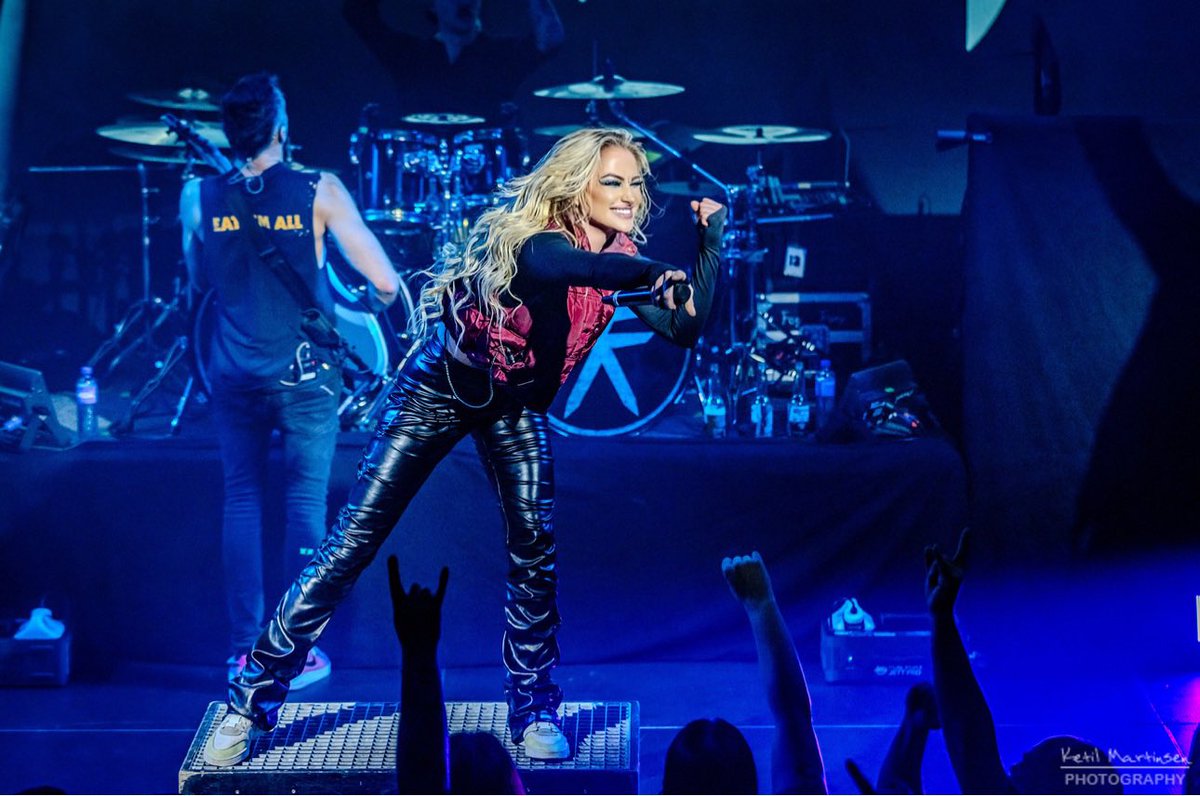 ButcherBabies's tweet image. When a mix comes back 🔥 of a song you just KNEW was going to be a single the moment you put pen to paper! 
🥹 @JudgeJuryMusic 

These photographic moments by @ketilmartinsen, and more coming up... starting in 1 month!

^w/ @JerisJohnson + @EvaUnderFire + @lylvcband 
++headline…