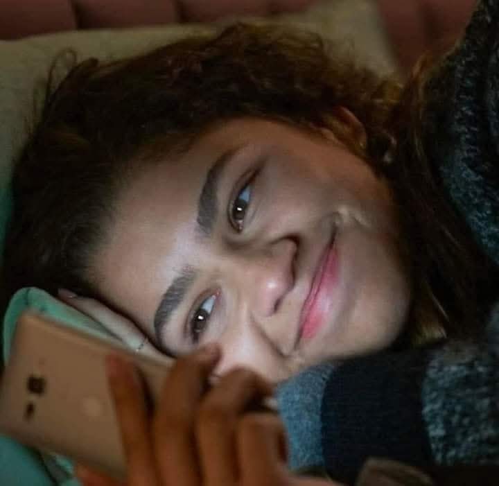 melxbloom's tweet image. Me encanta estar leyendo un libro y poder visualizar en mi mente todo como si fuera una película.