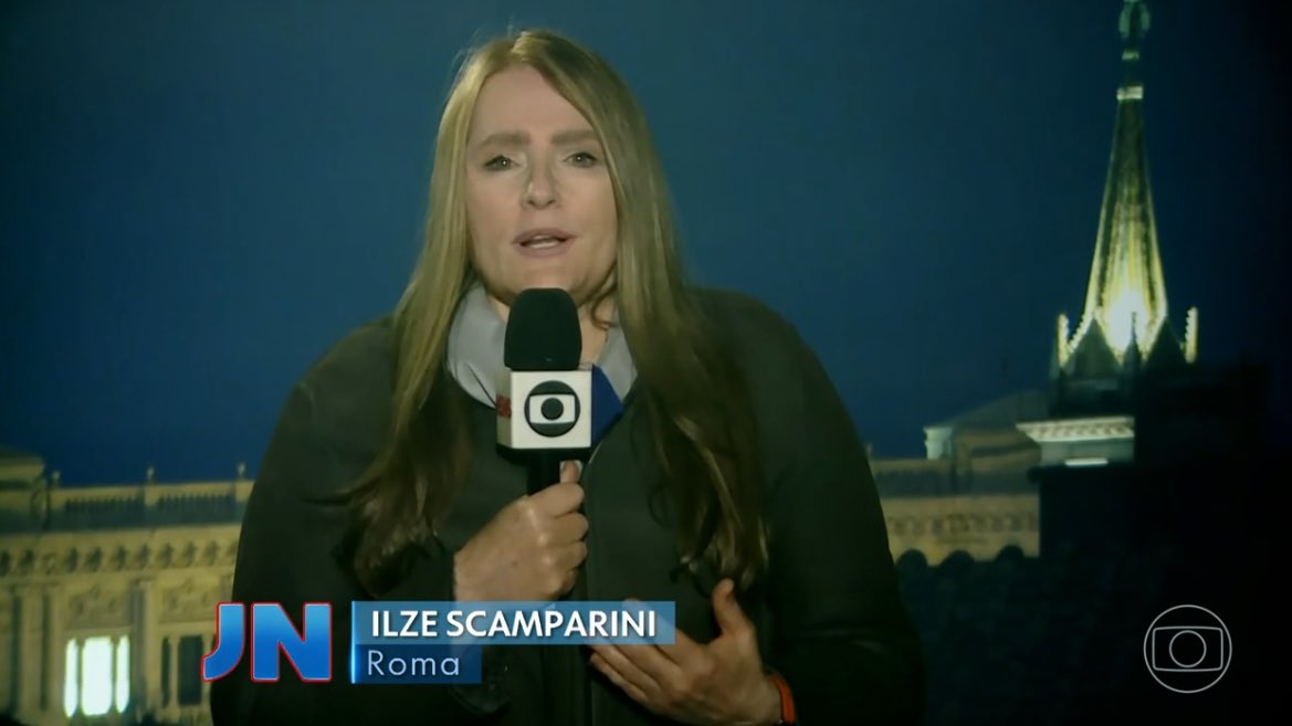 forumeplay's tweet image. Que saudades estava de ver a Ilze Scamparini, nossa repórter gótica, em cima dos telhados na Europa #JN