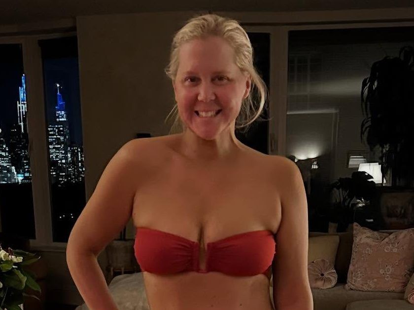 TheTorontoSun's tweet image. Amy Schumer shows off weight loss in series of bikini pics amid divorce from husband Chris Fischer torontosun.com/entertainment/…