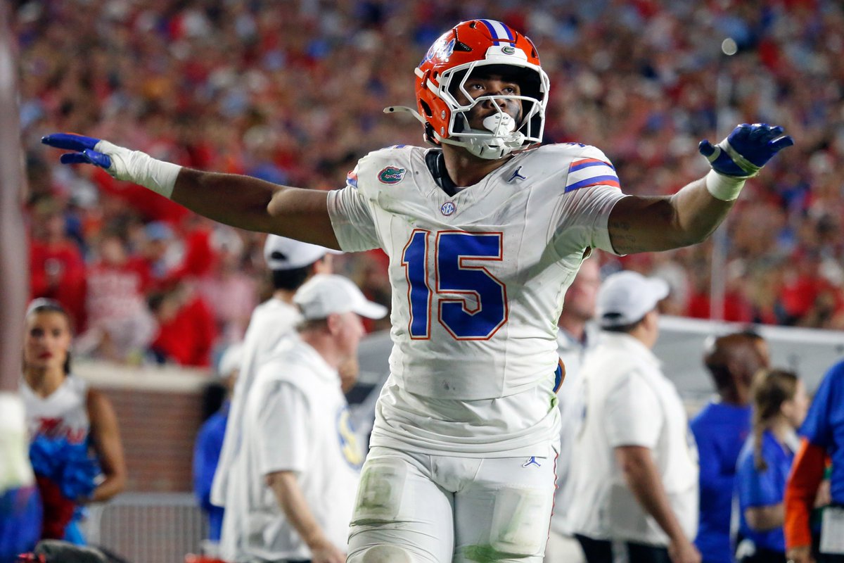 Jayden Woods is currently meeting with Florida coach Jon Sumrall, defensive coordinator Brad White and outside linebackers coach Bam Hardmon, multiple sources tell <a href="/GatorsOnline/">Gators Online</a>.

Woods is the No. 12 overall player in the On3 Industry rankings. 

STORY: on3.com/teams/florida-…