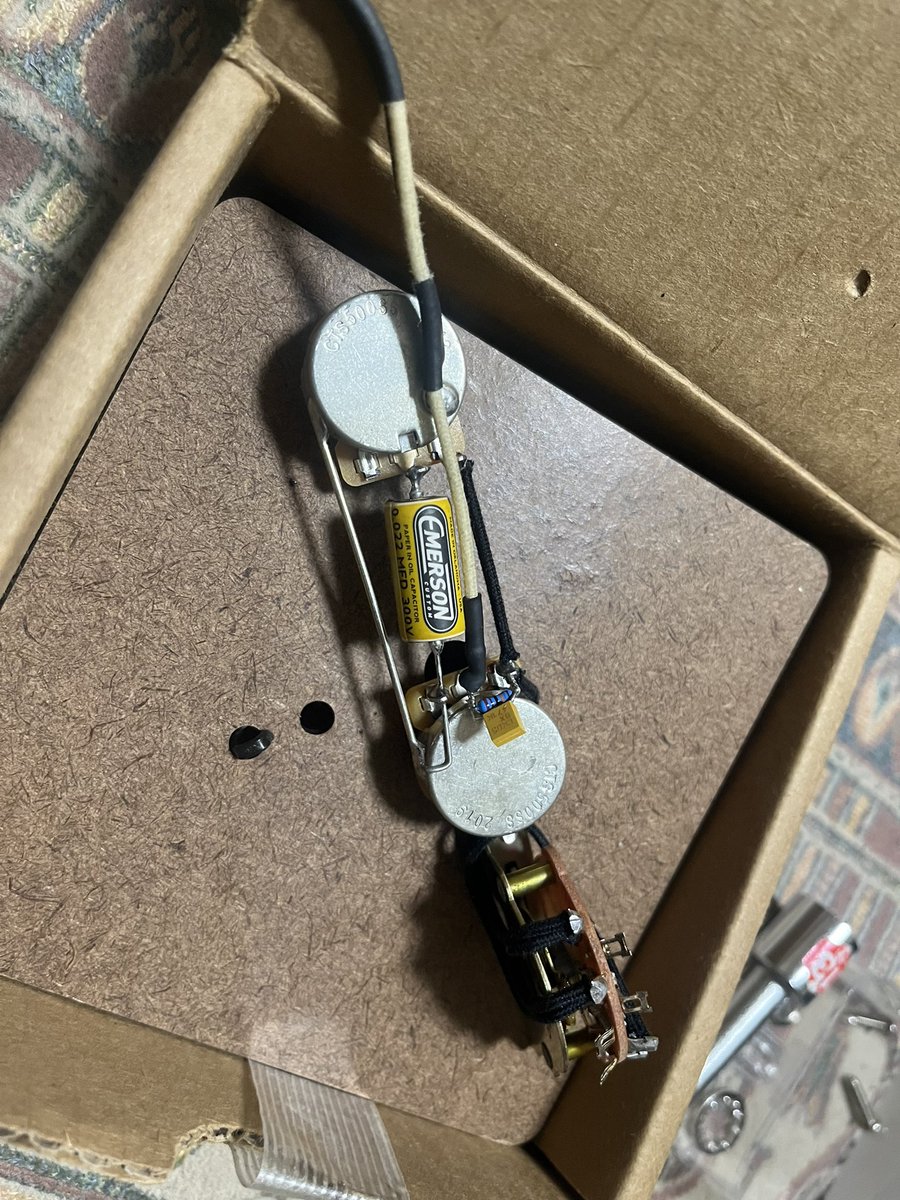 takborngt's tweet photo. 最近すっかりテレがメイン。痩せても枯れてもUSAアメプロ2。ハム載せるのにエマーソン回路付けたら最高。フロントSH-2でリアに待望のJBテレシングル。little59良いけどもの足りず。これで完成か？ https://t.co/Wj9PDN8g7s