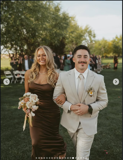 BadMomBree's tweet photo. #EmilyAlandt Emily is so happy to be standing next to a hot dude!! lol Sorry #HunterJohnson 😂😂 https://t.co/OFAfSNJm6X