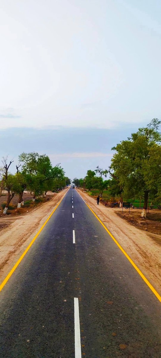 Aadiiroy2's tweet image. احمد پور ایسٹ تا جھنگڑا انٹر چینج M5 موٹروے لین مارکنگ کا کام۔🚧👷🛣
Ahmad pur East to Jhangra Interchange M5 #Motorway work.🚧👷🛣