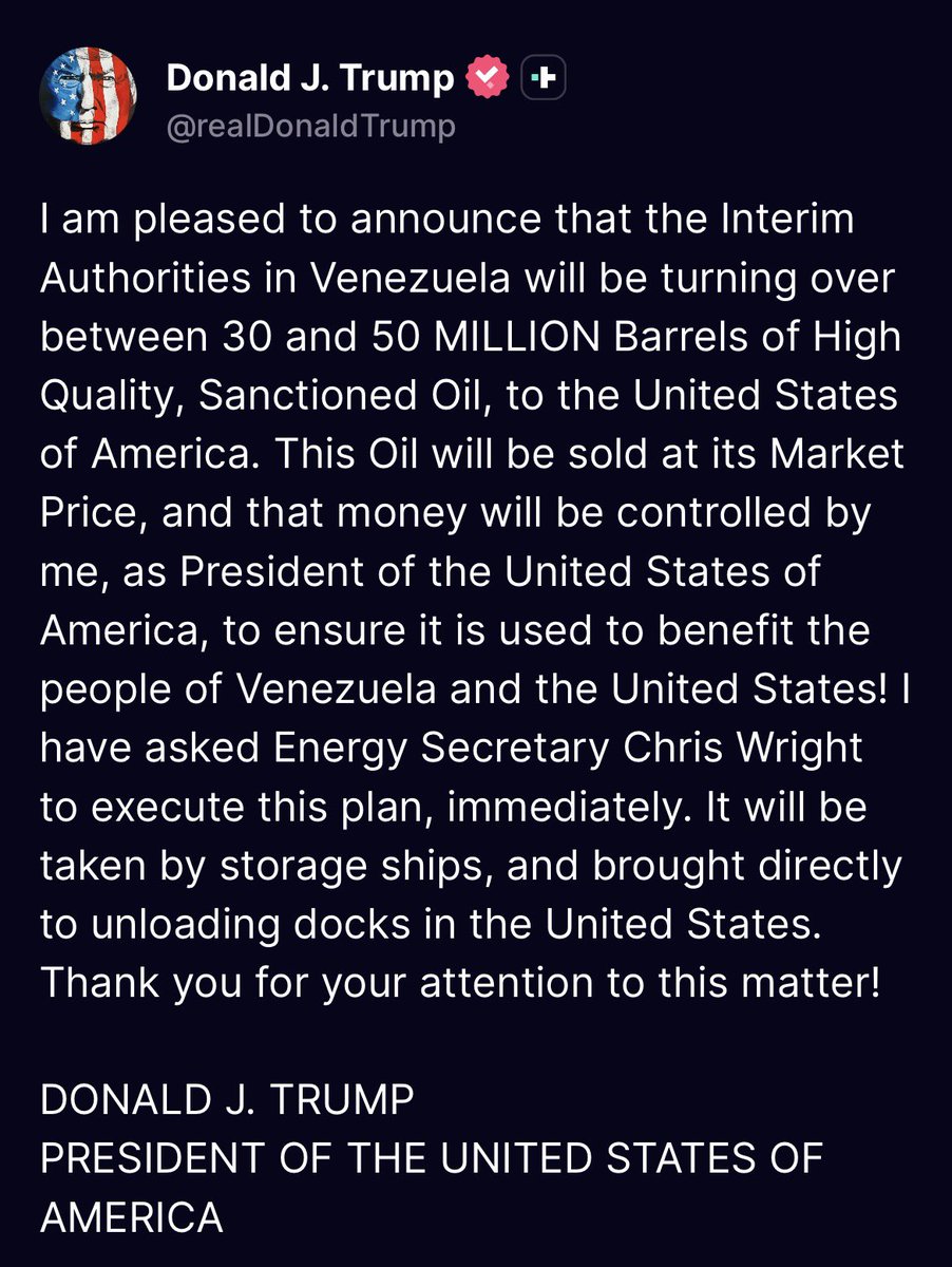 🇺🇸🚨Donald Trump anuncia control de petróleo venezolano

El presidente Donald Trump confirmó que las autoridades interinas de Venezuela entregarán entre 30 y 50 millones de barriles de petróleo a Estados Unidos.

Según Trump, el crudo será vendido a precio de mercado y los