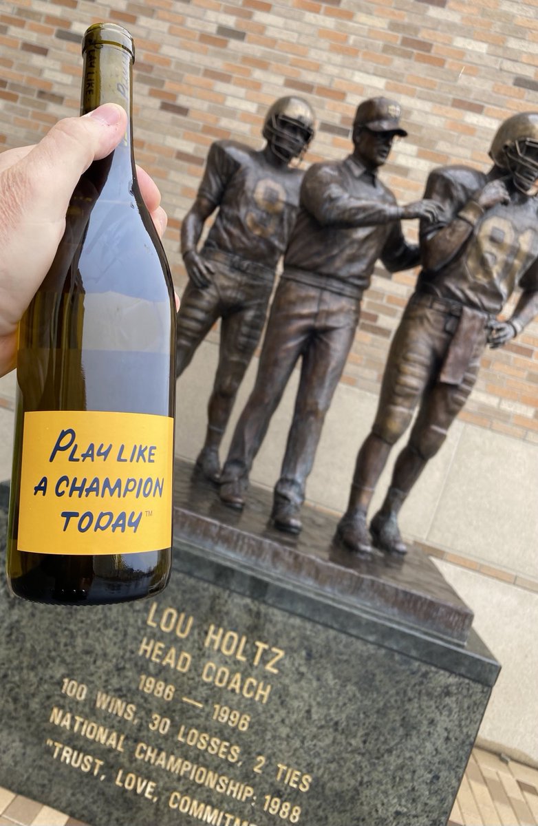 PLACTwine's tweet photo. Happy Birthday Coach Lou Holtz ☘️☘️☘️☘️☘️☘️☘️ https://t.co/qtQCMKCw6l