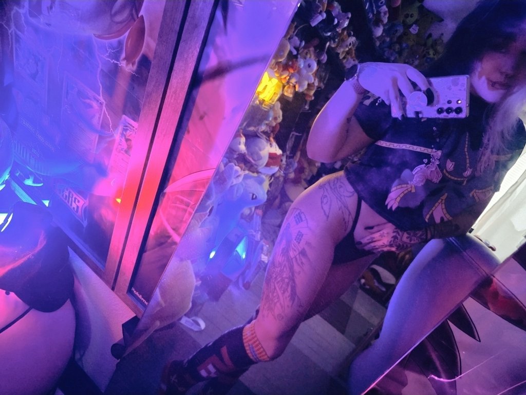 Just a tattooed girrrllly