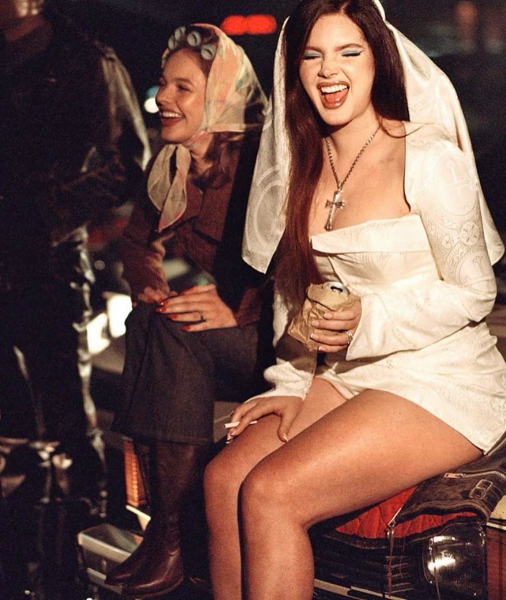 this shoot is the definition of Lana Del Rey