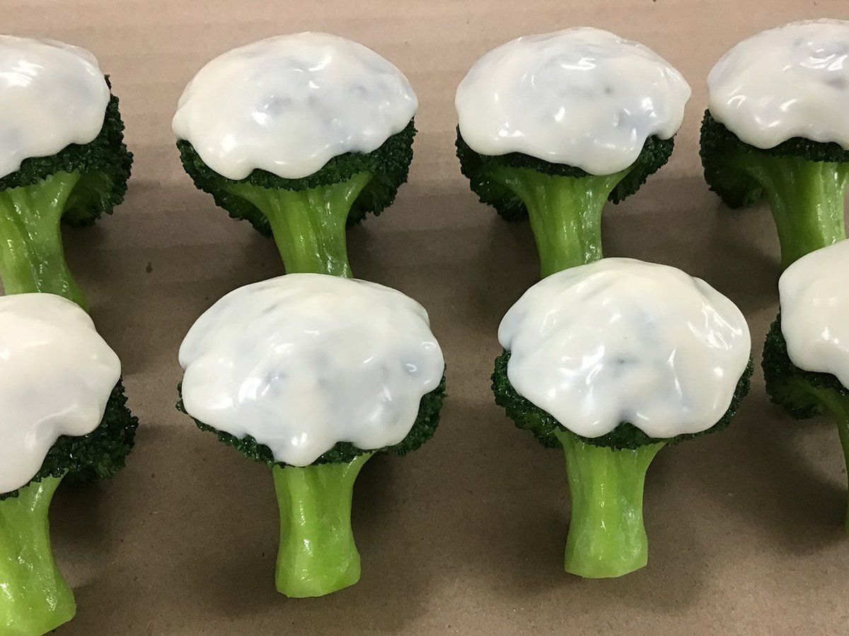 iwasakibei_lab's tweet image. ブロッコリーの雪化粧🥦🤍
みんな大好きマヨネーズがついたブロッコリー！ブロッコリーって形がかわいいですよね。キーリング新商品として元祖食品サンプル屋にて発売中(*´▽｀*)

shop.ganso-sample.com/products/21020…
#食品サンプル　#ブロッコリー　#食べられません