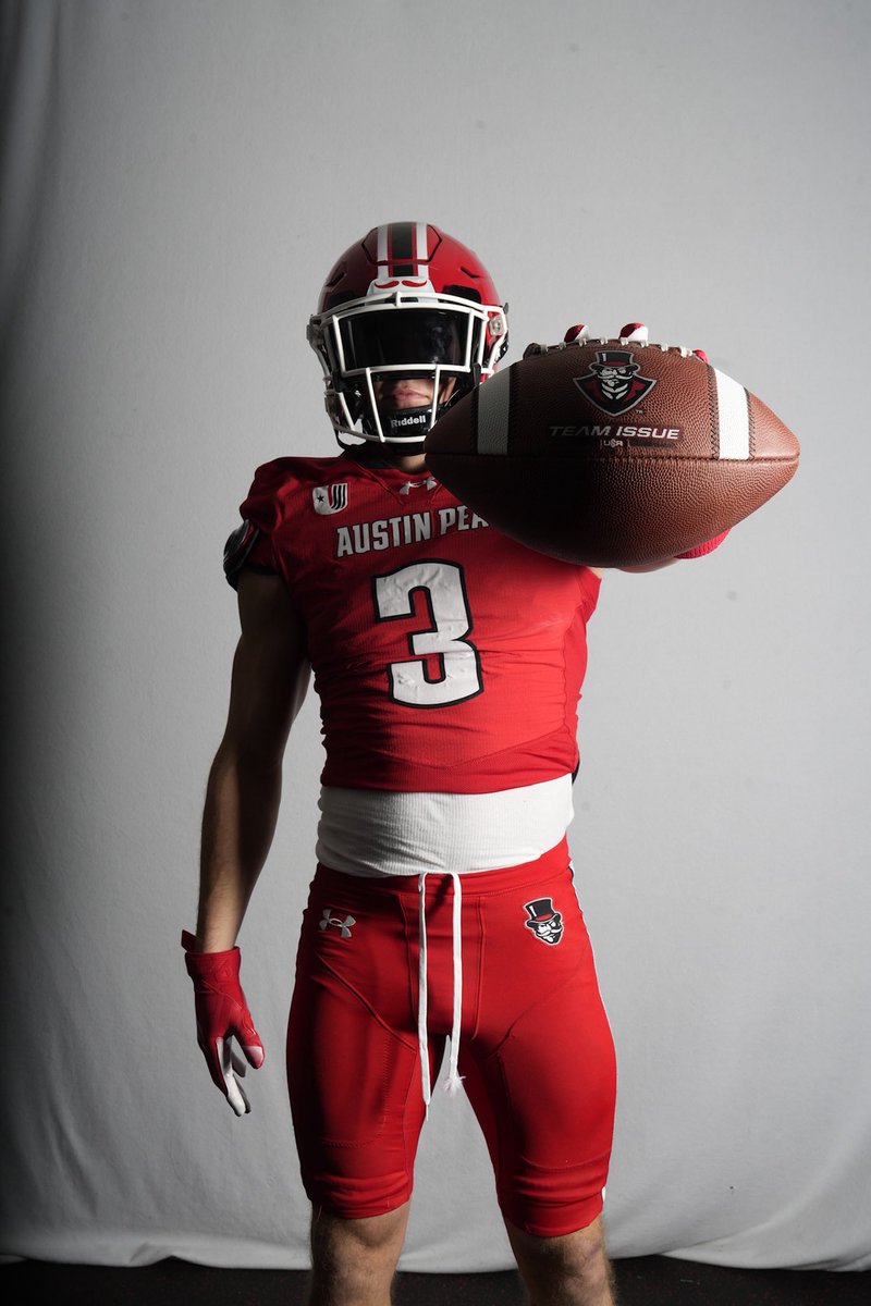 CharneyKeith's tweet image. Excited to announce I'll be committing to Austin Peay University! Go @GovsFB 🎩🎩 Thank you to @CoachFarisAPSU @coachgregjones @CoachBWill24 for an opportunity to further my academic and athletic career! GO GOVS🔴⚫️