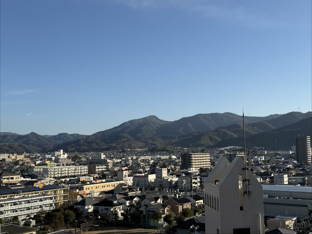 おはようございます。
愛媛県松山市は晴れの朝です☀️

今日は千円札発行の日。
私の中ではいまだに
千円札＝夏目漱石
五千円札＝新渡戸稲造
一万円札＝福沢諭吉
のイメージです🙂‍↕️

本日も諭吉さんをお迎えできるよう、がんばります🦦🔥w
#企業公式が毎朝地元の天気を言い合う