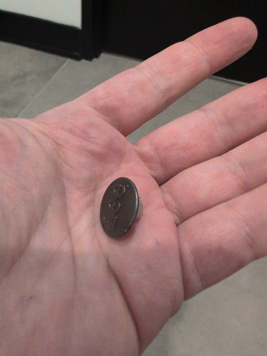 HeyItsCBJ's tweet image. Also I seem to have either bad luck or Kohl's sucks assholes too. 
Another new pair of pants and another simple thing just not there. First it was sweatpants with the pocket not stitched. Now I go to button my pants and well ... So much for that...